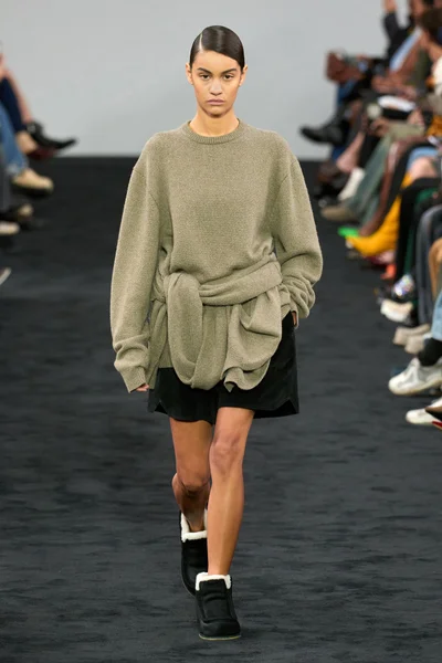 Look 17